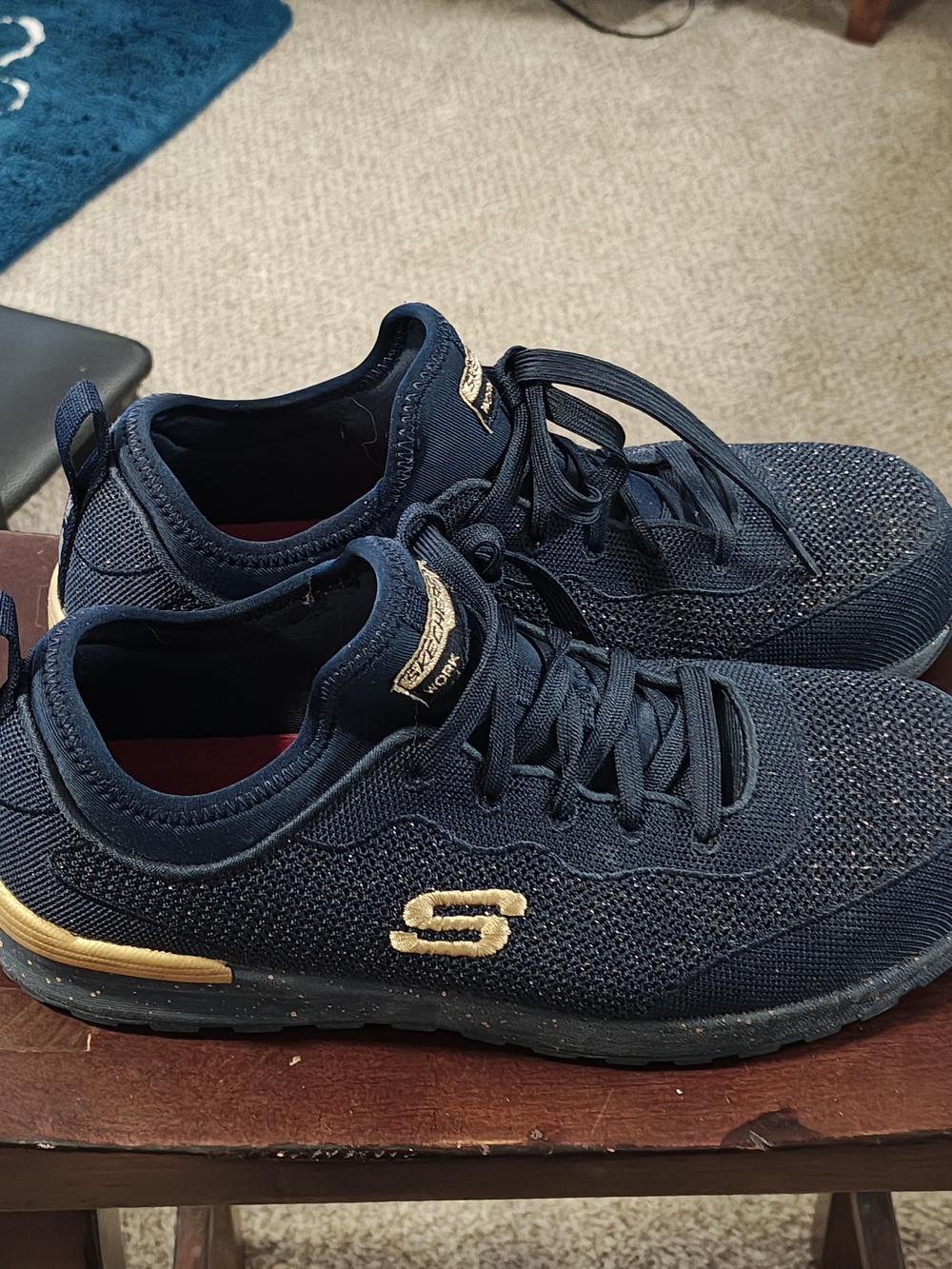Skechers Men's Navy Knit Sneakers with Gold Accents.. Men's 8.5/Women's 9.5